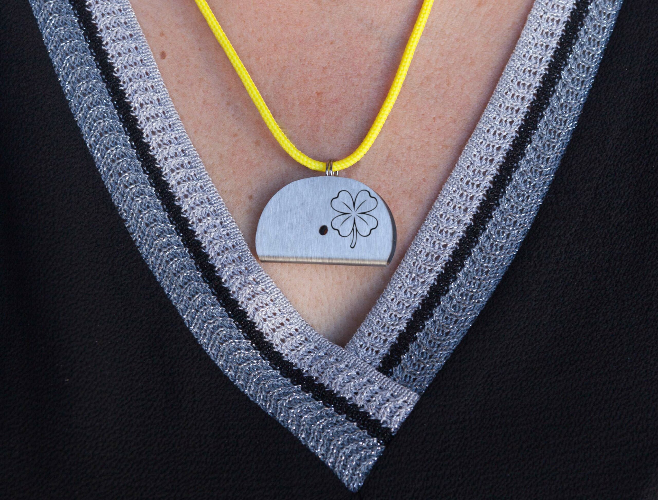 Sifflet gravé - Trèfle – Image 3