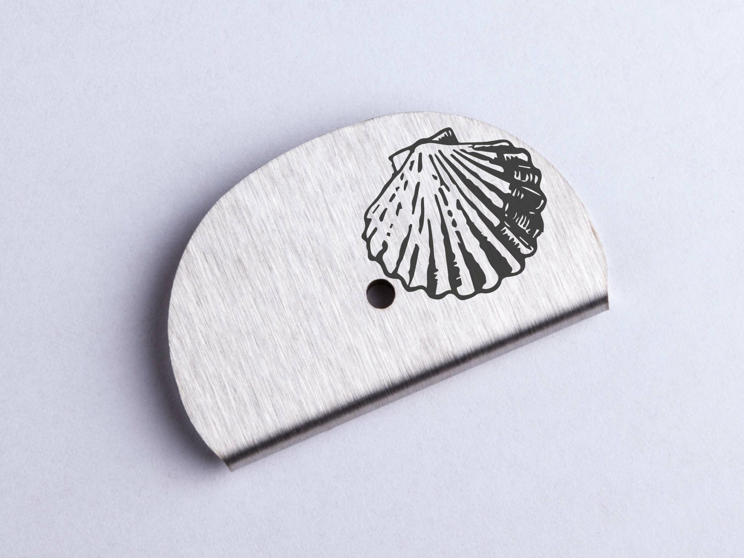 Sifflet gravé - coquille Saint-Jacques
