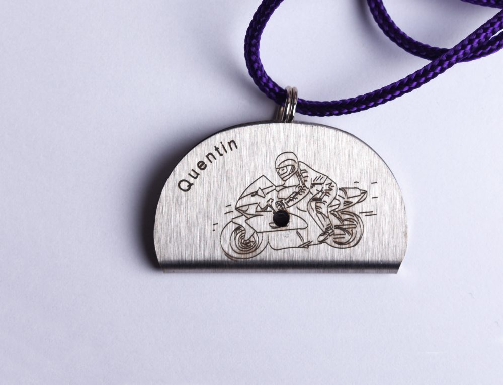 Sifflet gravé - Moto – Image 3